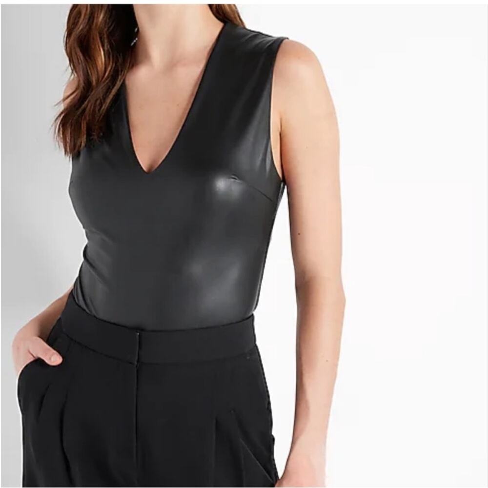 Express NWT body contour bodysuit faux leather black v neck thong - Picture 1 of 5